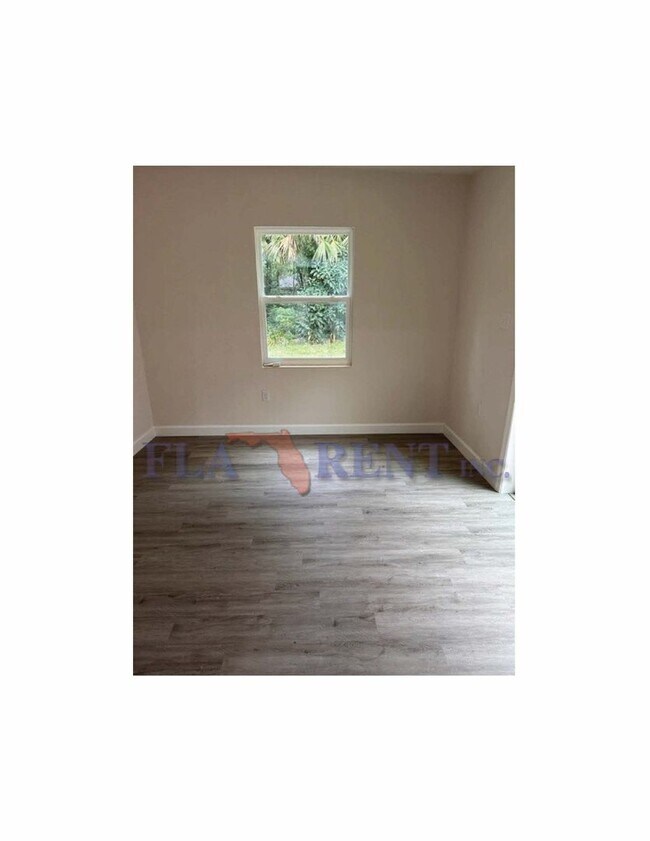 Building Photo - 4/2 Bungalow in Geneva!!