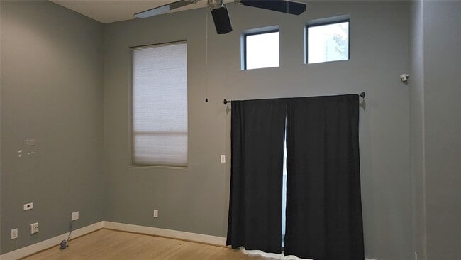 Building Photo - 2301 Camden Dr