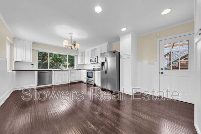 Building Photo - 25551 Maitland Dr