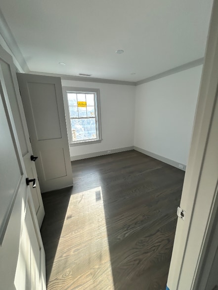 Building Photo - 7 Victoria Ln