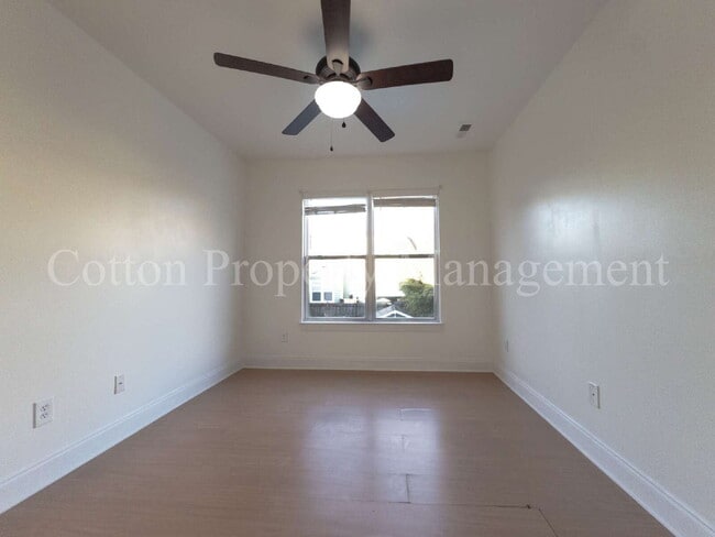 Building Photo - 120 S 9th St