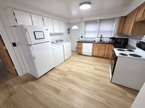 Building Photo - 822 W Main St