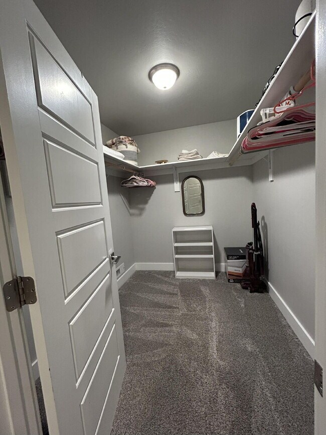 Building Photo - Beautiful Fully Furnished 3 Bed, 2.5 Bath Townhouse on Corner Lot