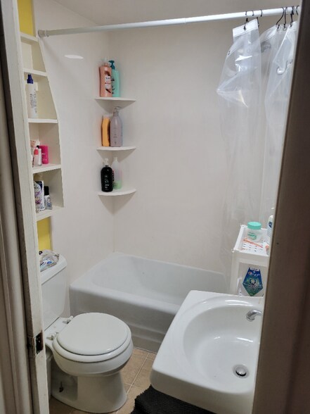 Building Photo - 355 E 500 N