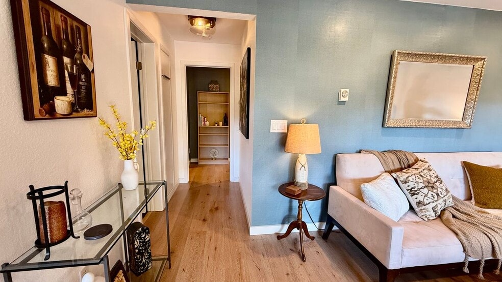 Building Photo - 106 Stanford Way