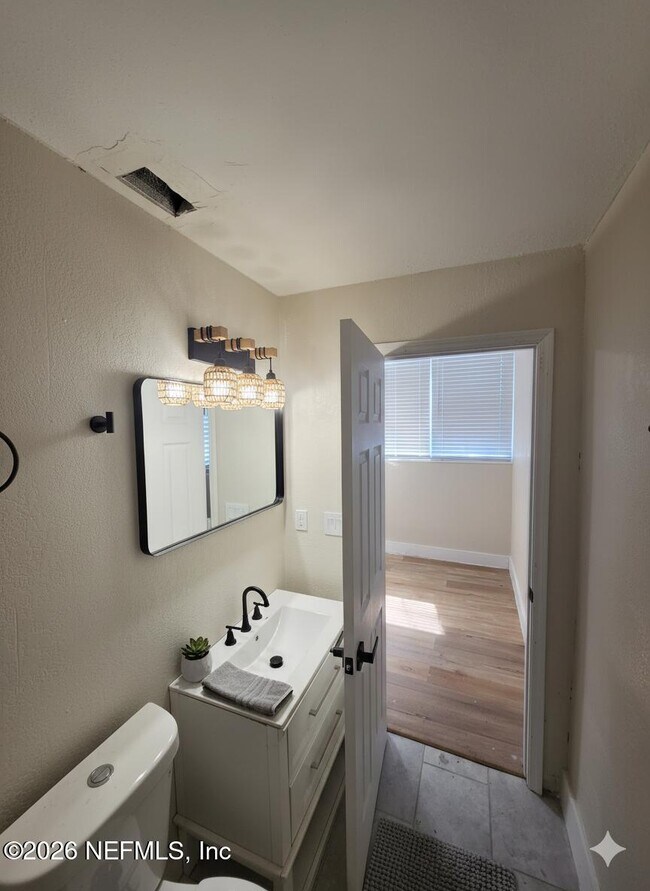 Building Photo - 1857 Brookview Dr S