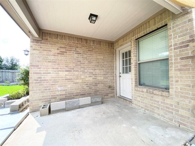 Building Photo - 8119 Yaupon View Dr