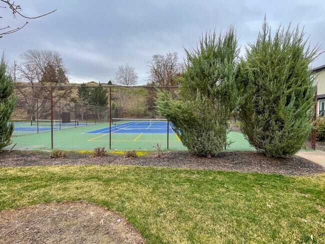 Building Photo - 307 E Grove Creek Ln