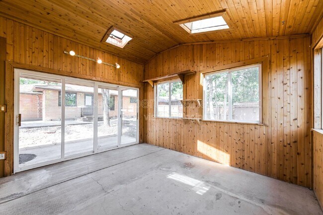 Building Photo - 270 Beryl Way