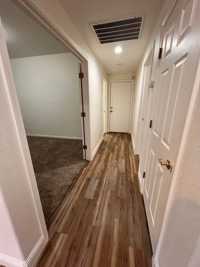 Building Photo - Near Kaiser/Pelandale