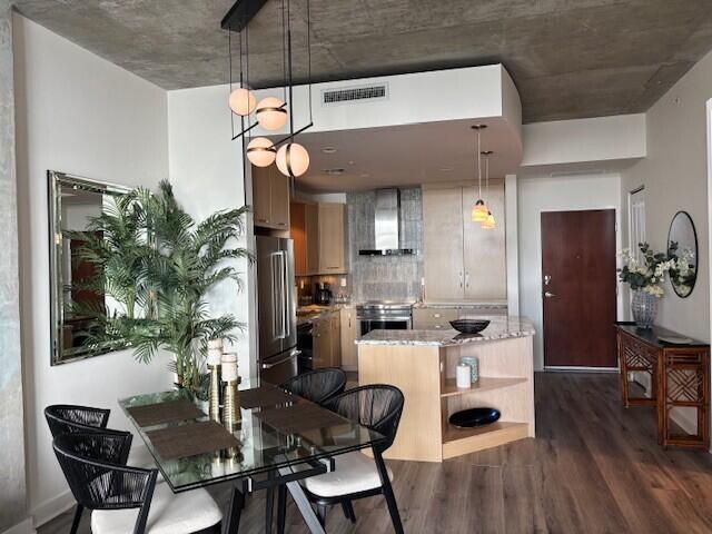 Building Photo - 300 S Australian Ave