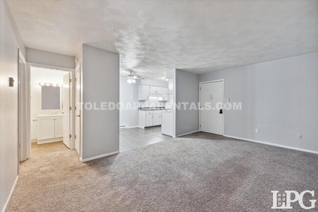 Building Photo - 6020 Secor Rd