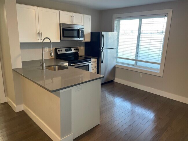 Building Photo - 543 Dorchester Ave