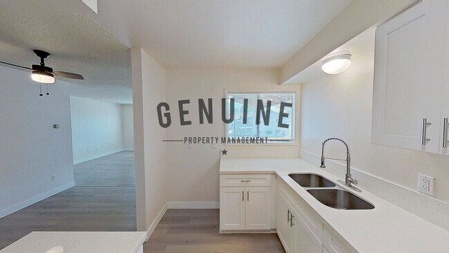 Building Photo - Cameo Ln Four-Plex