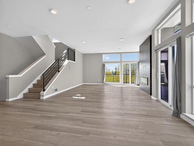 Building Photo - 1232 Harrington Ave NE