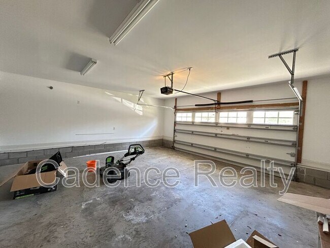 Building Photo - 814 Lambrook Dr