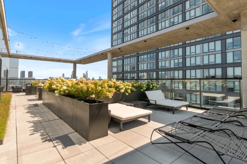 Building Photo - 1039 W Van Buren St