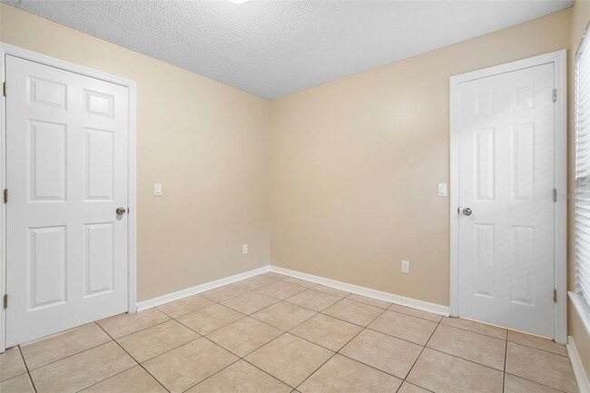 Building Photo - 7831 Hidden Hollow Dr