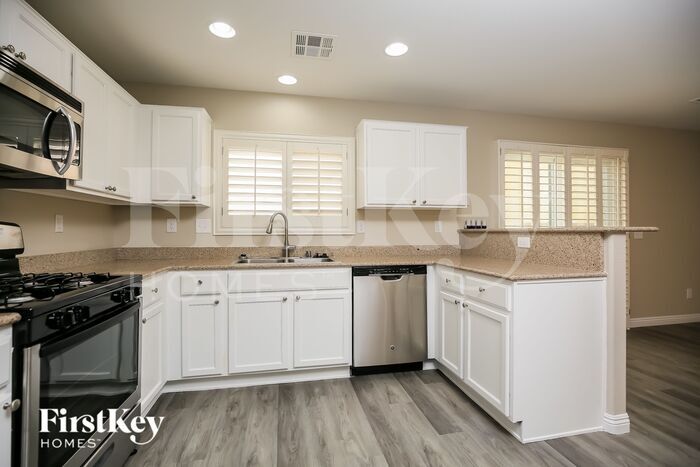 Building Photo - 8288 Vanity Fair Ln