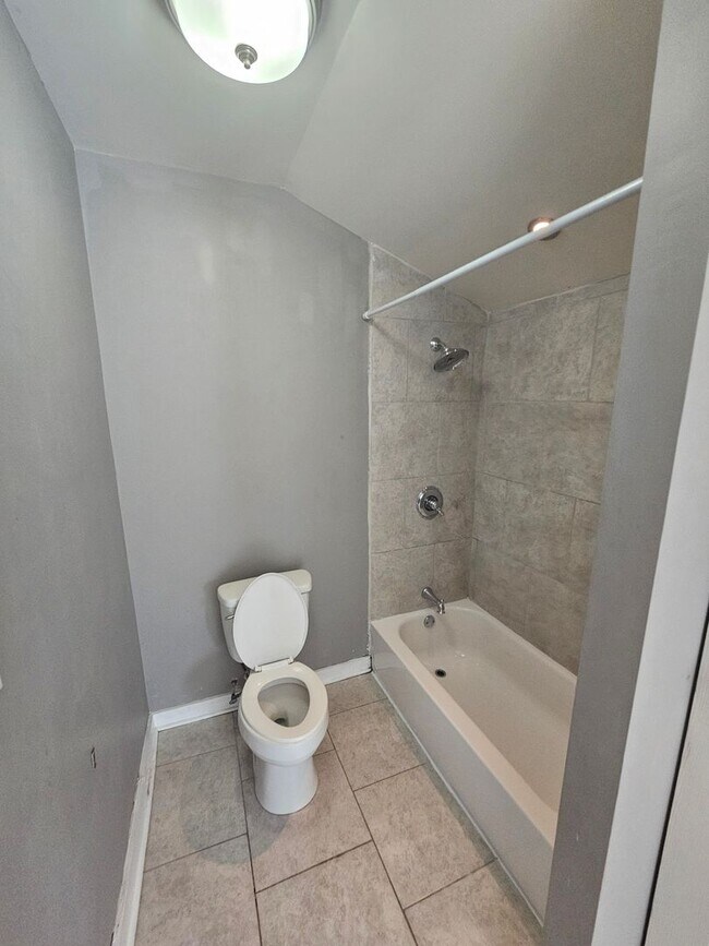 Building Photo - Historic Charm combined with Modern convenience 3 bedroom 2.5 bath spacious home