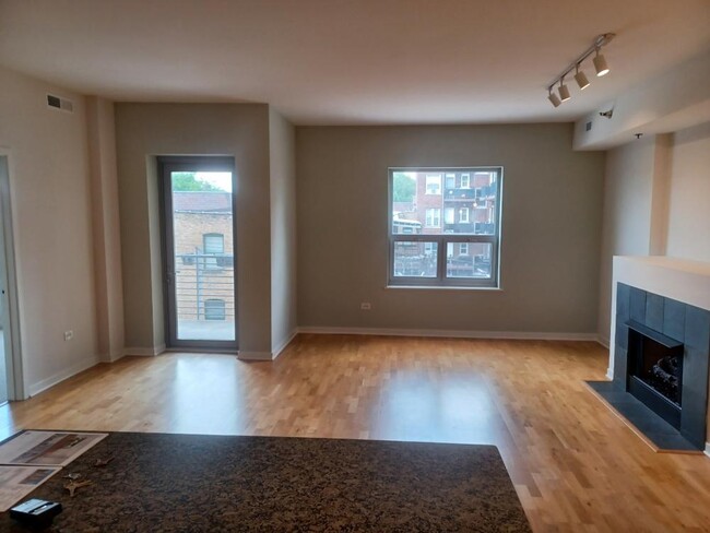 Building Photo - 1 bedroom in Chicago IL 60613