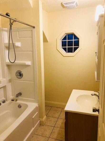 Main Bathroom - 1107 Chamberlain Ave