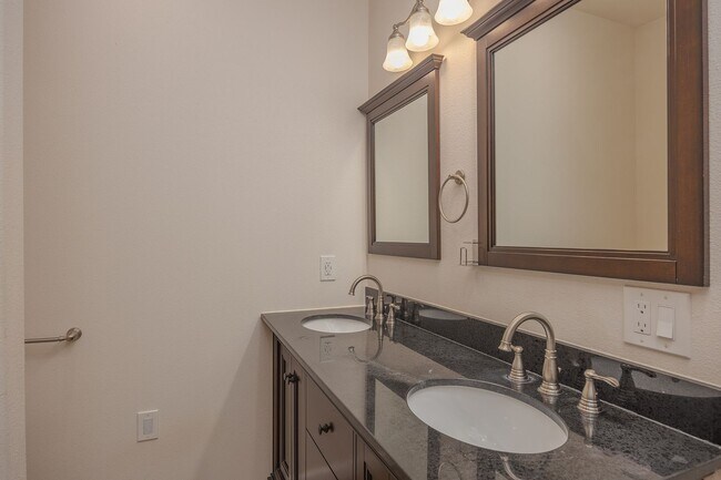 Building Photo - Spacious & Modern 3-Bed, 2-Bath Home with ...