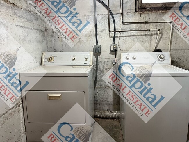 Building Photo - Cozy 2 Bedroom