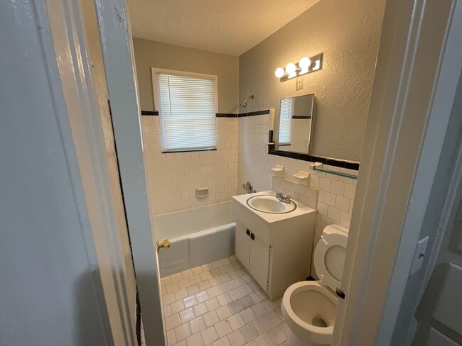 Building Photo - 532 E Boeing Dr