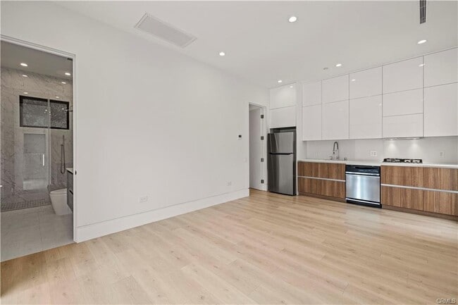 Building Photo - 4532 Katherine Ave