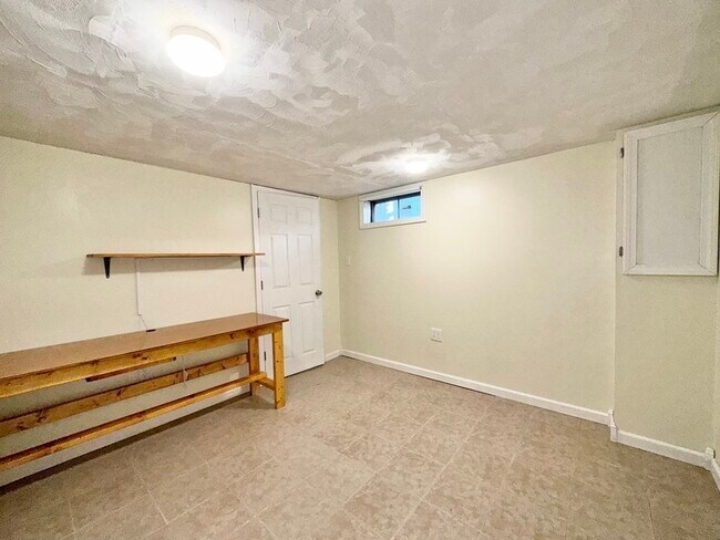 Building Photo - 75 Penncastle St