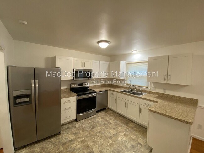 Building Photo - 431 Ridgemore St