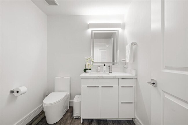 Building Photo - 3338 Peachtree Rd NE