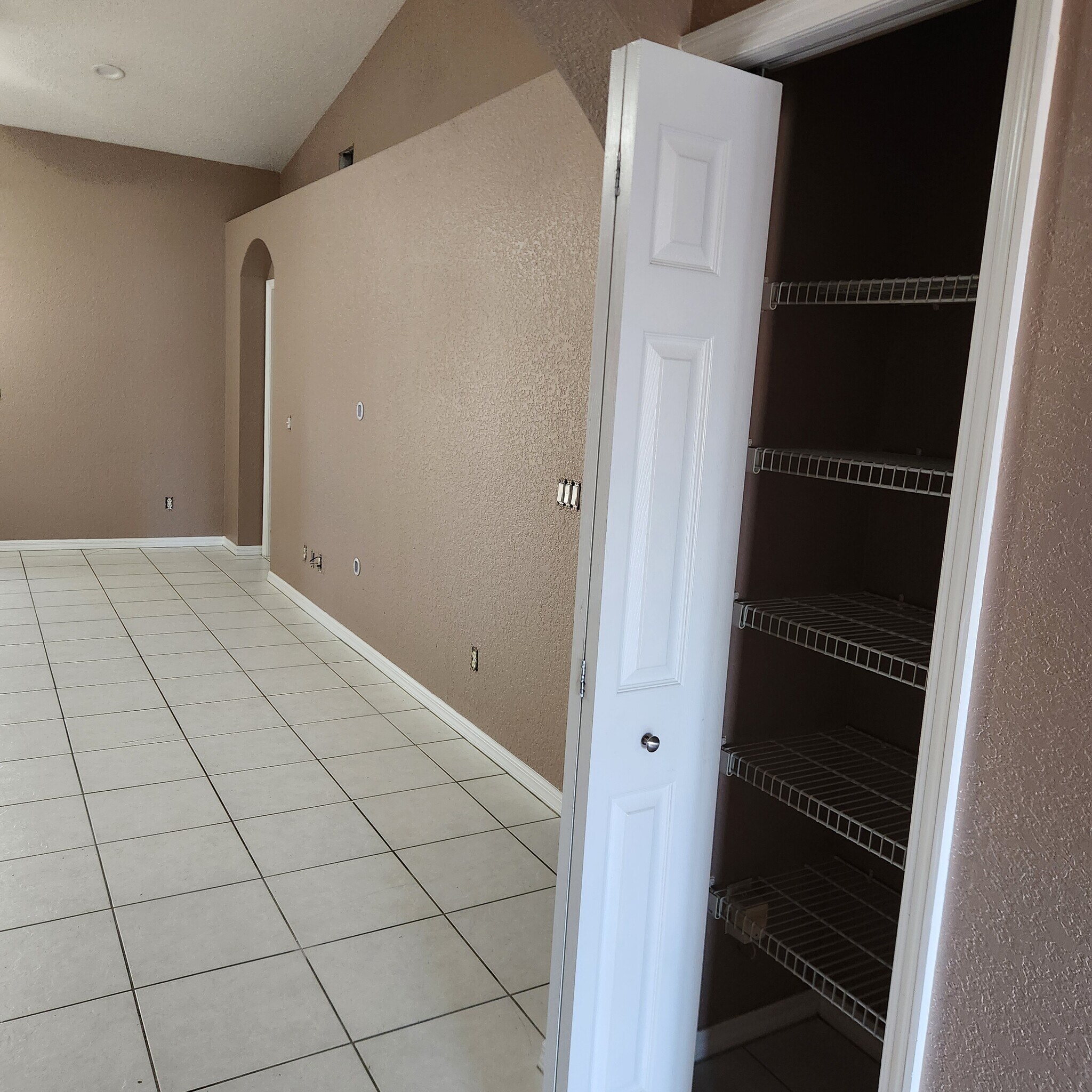 Building Photo - 1037 SE 11th St