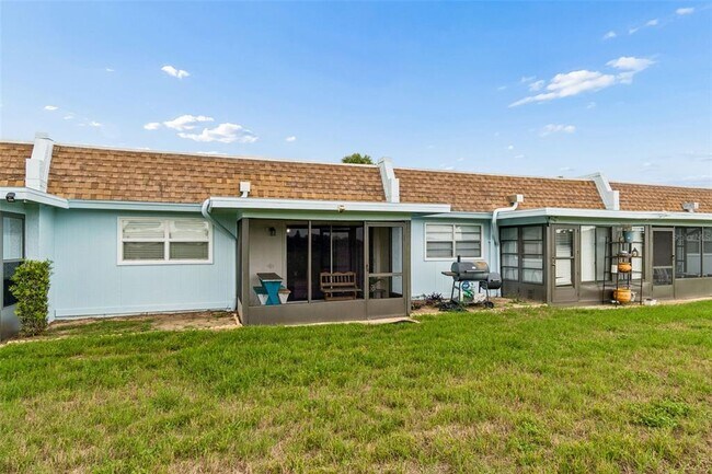 Building Photo - 11110 Carriage Hill Dr