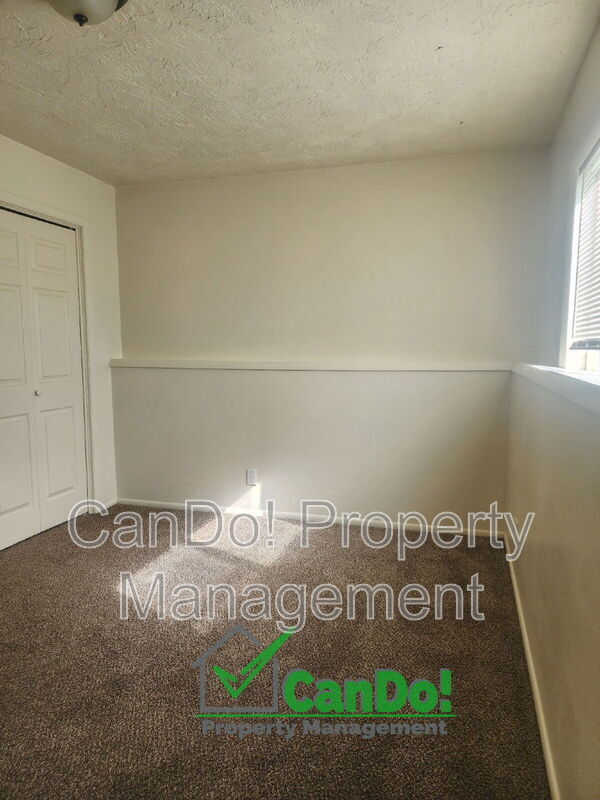 Building Photo - 260 Carol Dr