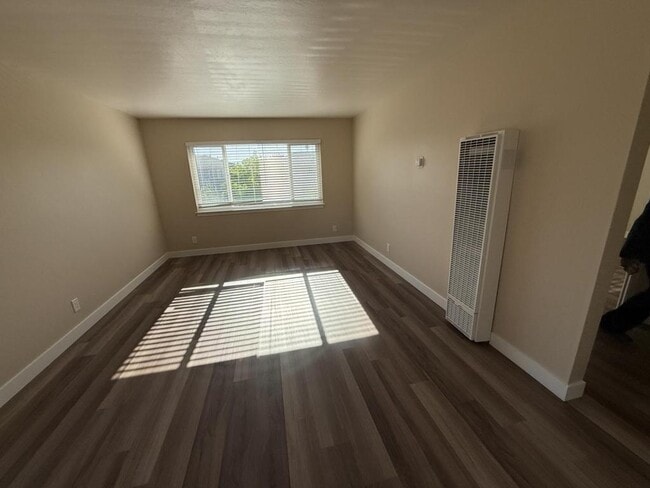 Building Photo - 736 Opal Dr