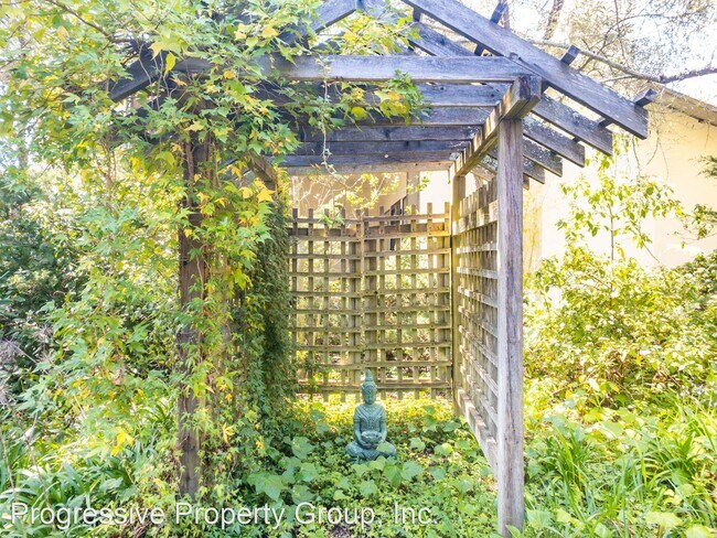 Building Photo - 4 br, 2.5 bath House - 5561 Yerba Buena Road