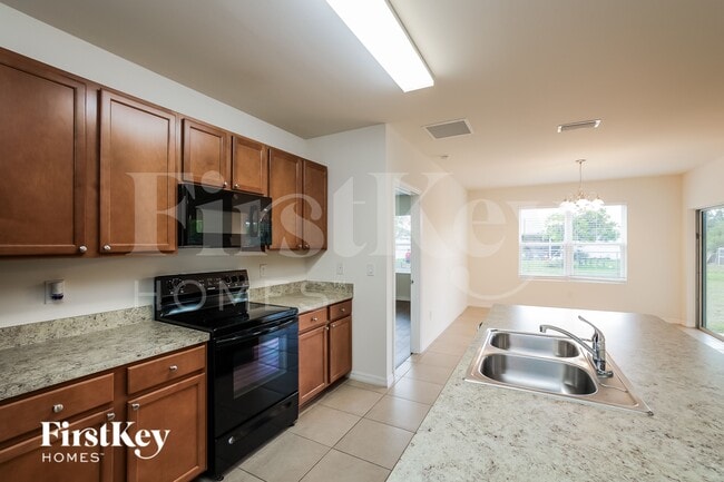 Building Photo - 119 SE 20th St