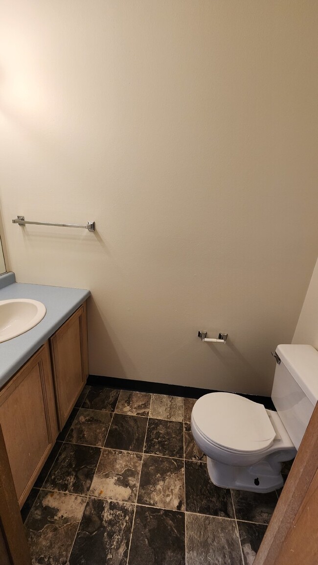 Building Photo - 2 Bedroom, 1.5 Bathroom Townhouse With Att...