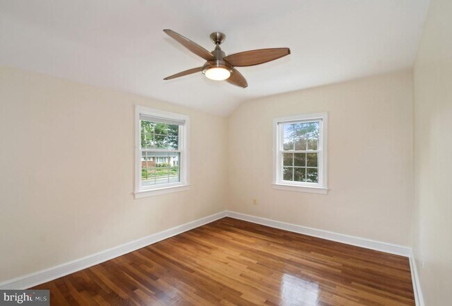 Building Photo - 5212 N Carlin Springs Rd