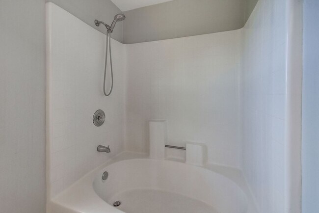 Building Photo - **Available Now*** Encinitas,  4 bedroom, 2.5 bathroom with 2 car garage***