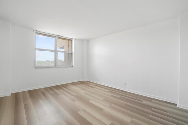 Building Photo - 1625 SE 10th Ave