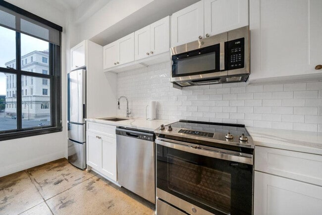 Building Photo - 505 E Travis St