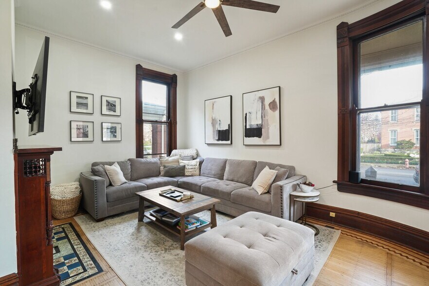 Building Photo - 77 W 2nd Ave