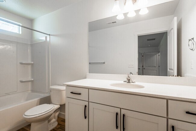 Building Photo - 461 S Day Dream Ln