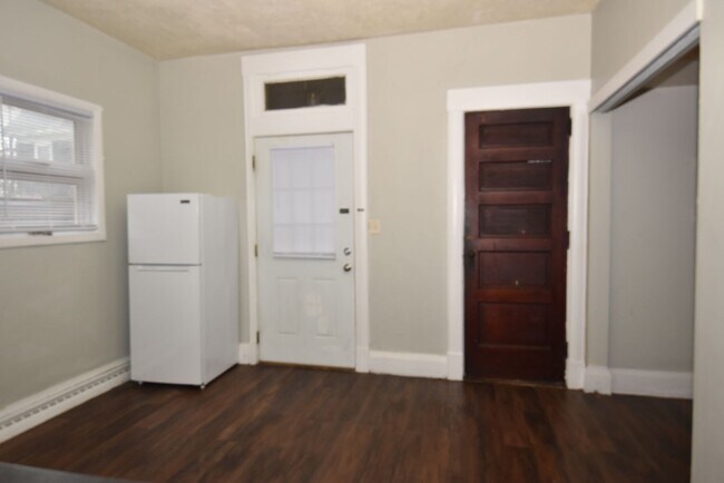 Building Photo - 508 S St Joseph St