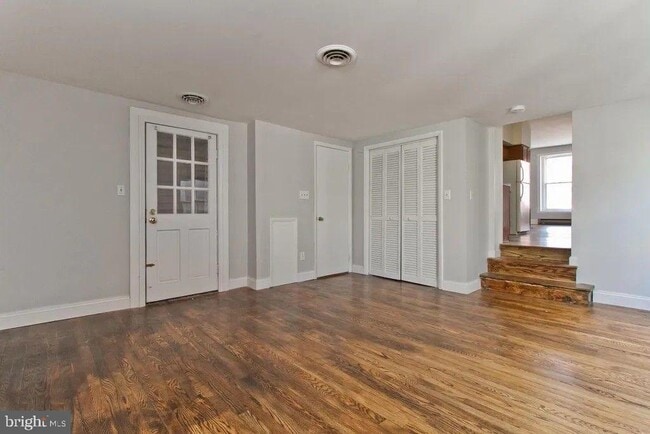 Building Photo - 308 N Market St