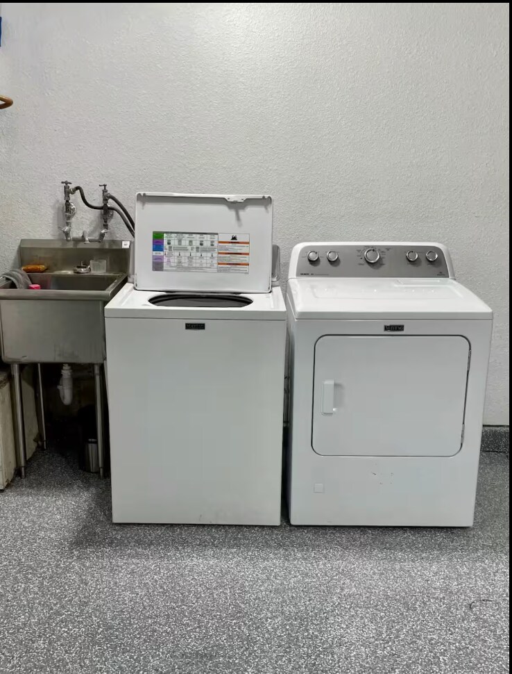 Building Photo - 1966 Rockledge Dr