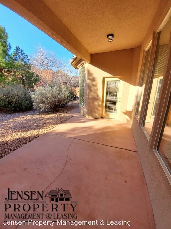 Building Photo - 3 br, 2 bath House - 1637 North Sage Drive